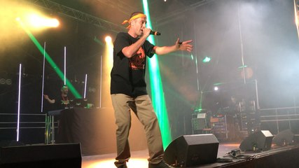 Tomawok, un chanteur de reggae au débit ultra rapide à Still Bass