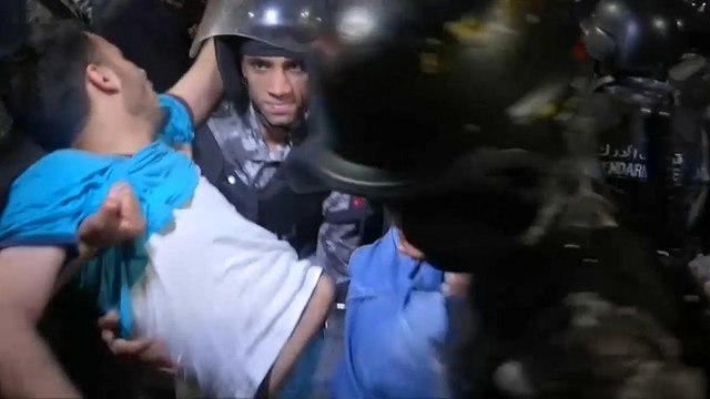 Массовые протесты против налоговой реформы