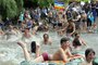 VIDEO. Les anti-bassines plongent dans la Sèvre à La Garette