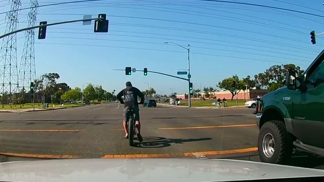 Small Plane makes emergency landing on busy Road in Los Angeles...!!!Live From US...!!!!