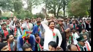 PTI poor supporter was trying to meet imran khan in crowed