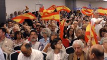 Más de 2 mil personas inundan de banderas españolas el estreno de VOX en Cataluña