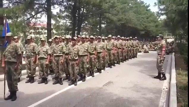 Fanatik Galatasaraylı Komutan'ın Askerlere Galatasaray Marşı Söyletmesi/Fanatic Galatasaray Commander telling the soldiers Galatasaray anthem