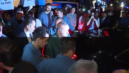 Cumhurbaşkanı Erdoğan'dan seçim bürosuna sürpriz ziyaret - ANKARA