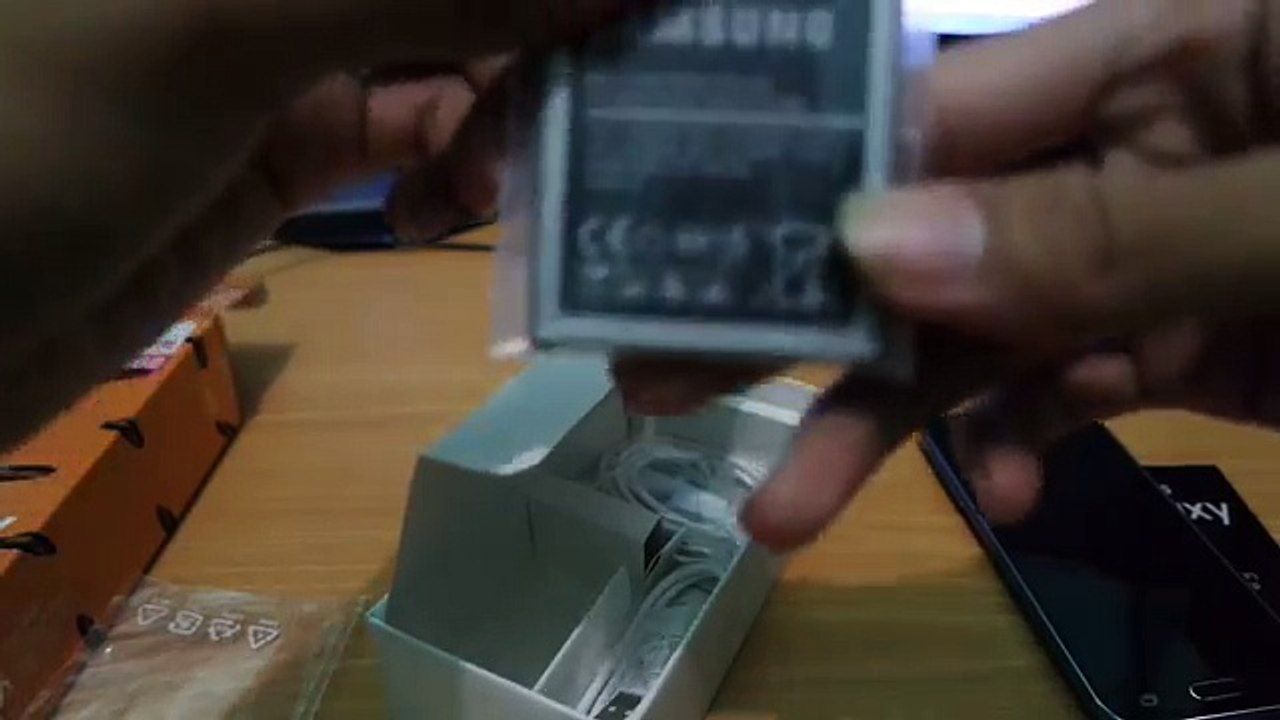 Unboxing Samsung Galaxy J2 Black Indonesia