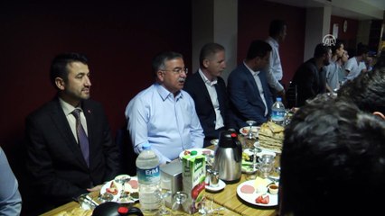 Bakan Yılmaz, sahurda öğrencilerle bir araya geldi - SİVAS