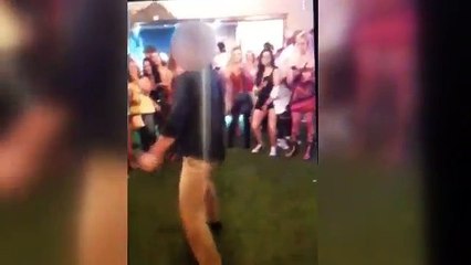 Filmé par un client, un agent du FBI tire par accident sur un client dans un bar de Denver en dansant sur la piste