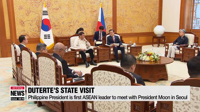 Presidents Moon and Duterte hold summit meeting at Blue House