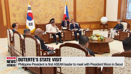 Presidents Moon and Duterte hold summit meeting at Blue House