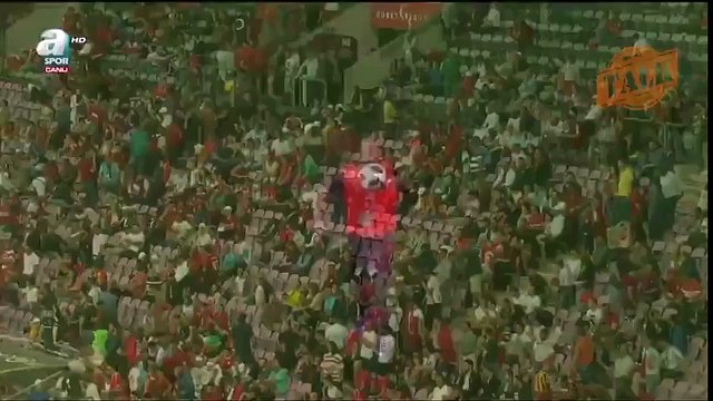 Türkiye - Tunus Maçının Devre Arasında Topla Şov Yapan Muhabir