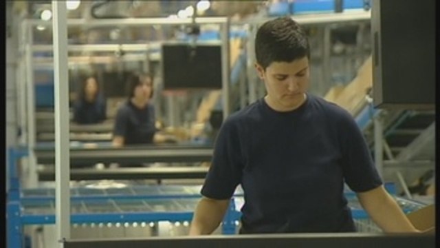 El paro cae en mayo a cifras de 2008, con 3,25 millones de desempleados