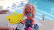 ¿Qué lleva bebe nenuco en su bolso?/Whats In My Bag? Baby doll