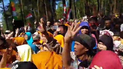 Bersama warga Gunung Satria Desa Kersamaju kecamatan Cigalontang Kabupaten Tasikmalaya gotong royong membangun Desa Wisata