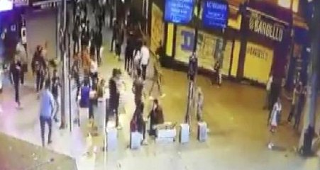 Kadıköy'de 2 Grubun Bıçaklı Kavgasının Görüntüleri Ortaya Çıktı!