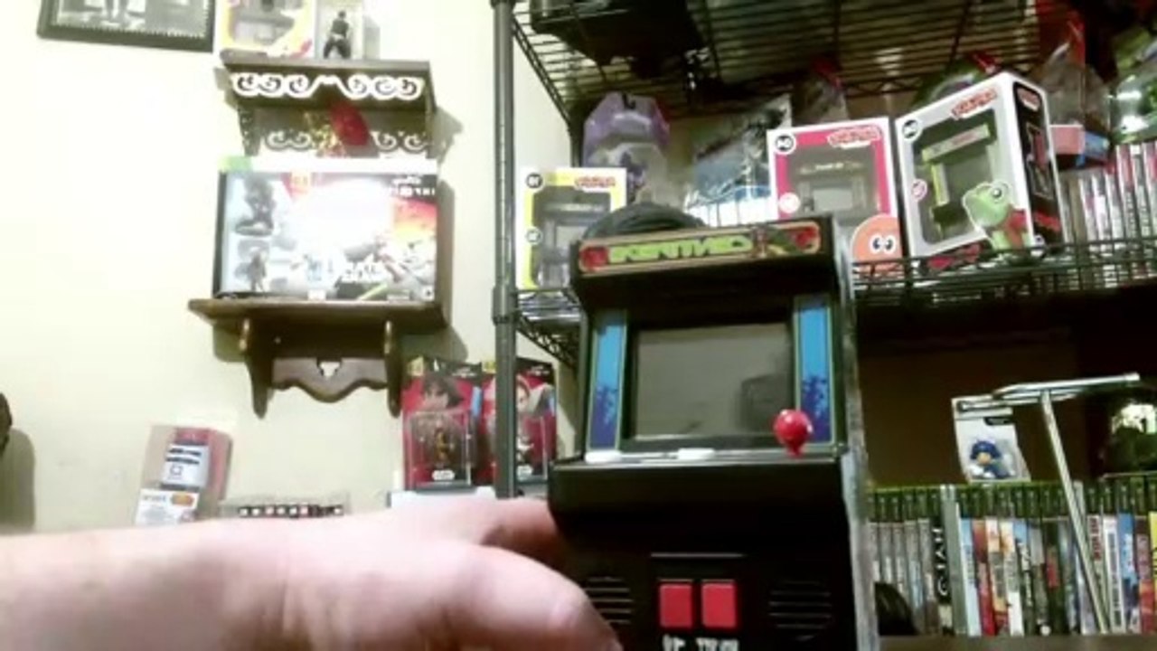 Kratos  reviews the mini arcade Centipede