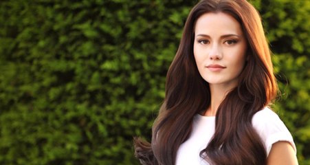 Fahriye Evcen'in Hayranları, Doğum Hediyesi Olarak 3 Bin Çocuğa Aşı Hediye Etti