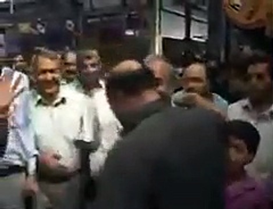 Bakan Fakıbaba, soru soran gazeteciye tokat attı