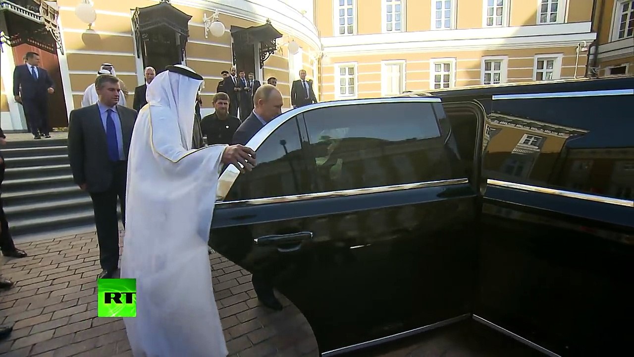 Путин демонстрирует свой новый лимузин Кортеж для наследного принца Абу-Даби