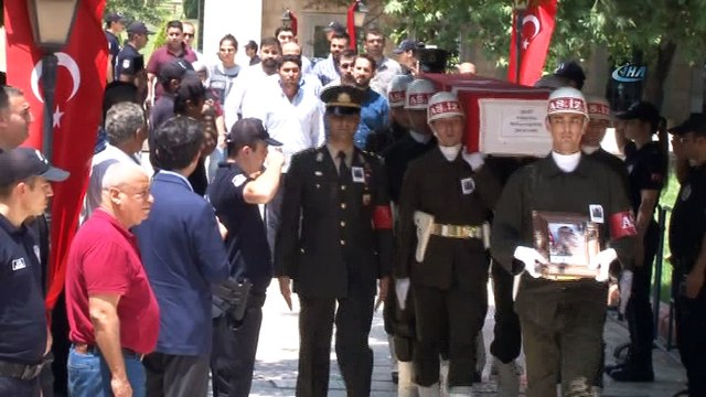 - Adanalı şehidin nişanlısından yürek yakan sözler- Hakkari’nin Şemdinli ilçesinde yol güvenliğini sağlayan askerlere, teröristlerce düzenlenen güdümlü füze saldırısında şehit olan Piyade Sözleşmeli Onbaşı Muhammet Koç, Adana’da son yo...