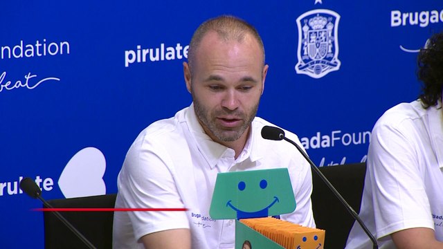 Ramos e Iniesta colaboran con una iniciativa solidaria