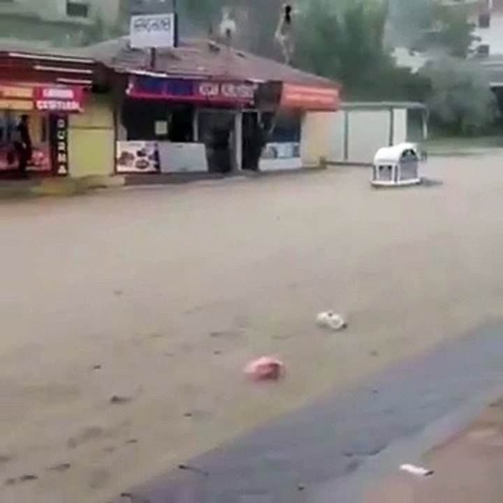 Yağmur Sonrası Ankara'da Gerçekleştirilen Çöp Konteyneri Olimpiyatları/Garbage Container Olympics in Ankara after the Rain
