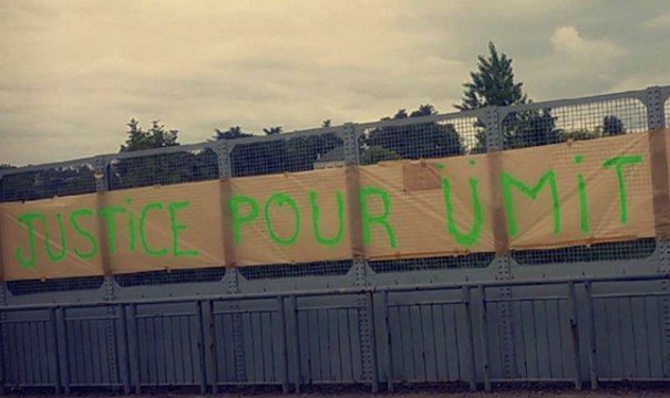Info / Actu Loire Saint-Etienne - A la Une : A La Ricamarie, la famille du jeune homme blessé après avoir tenté d'échapper à un contrôle de police, porte plainte mais lance un appel au calme.