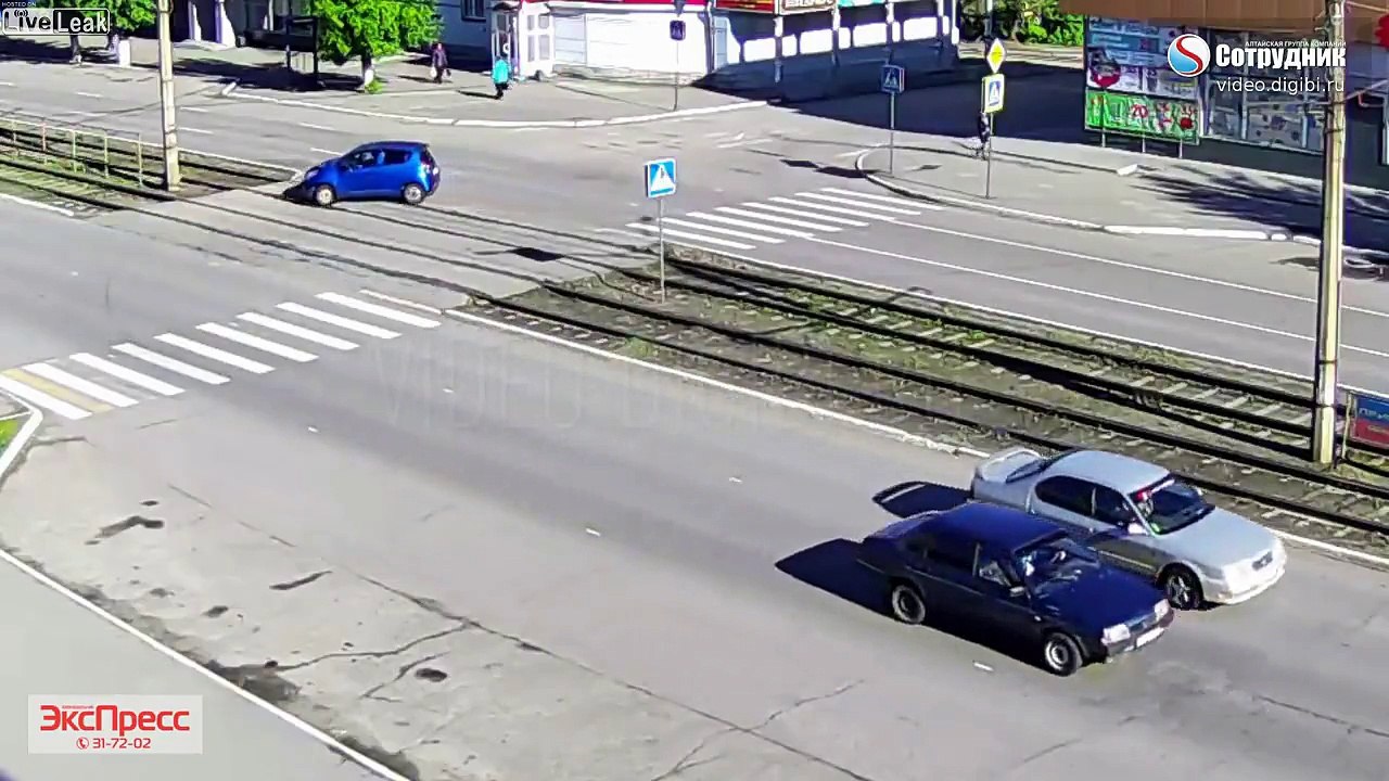 Rater un demi-tour pareil en voiture c'est IMPOSSIBLE !