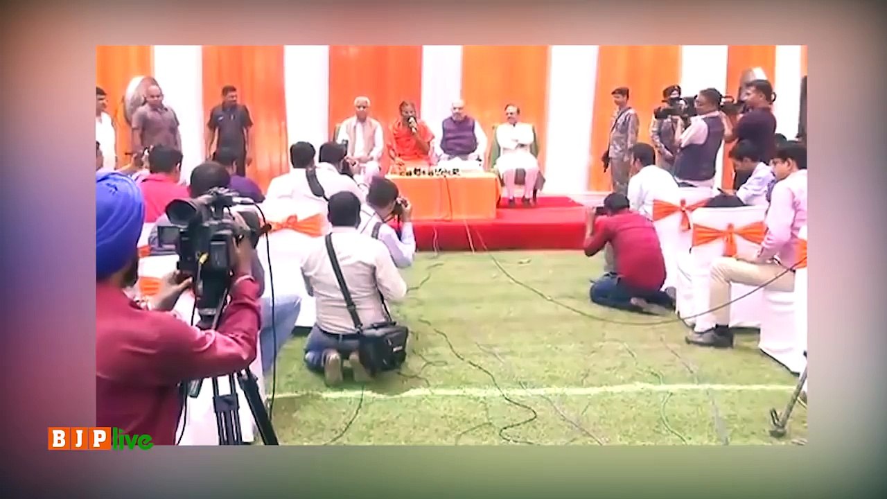 BJP President Amit Shah met Yog Guru Swami Ramdev for Sampark For Samarthan campaign.