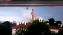 Diyarbakır Sümer Camii Minaresine Yıldırım Düştü