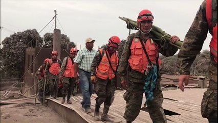 Buscan desaparecidos tras erupción de volcán en Guatemala