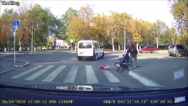 Voilà pourquoi papy n'aura plus le droit de promener son petit fils en poussette