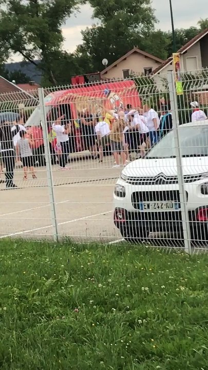 NOS AMIS DU CIRQUE ZAVATTA LAISSE LE MICRO