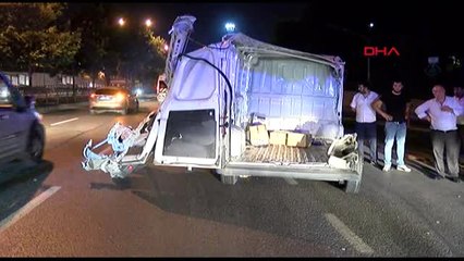 İstanbul-Beyoğlu'nda Kargo Aracı Kaza Yaptı: 2 Yaralı