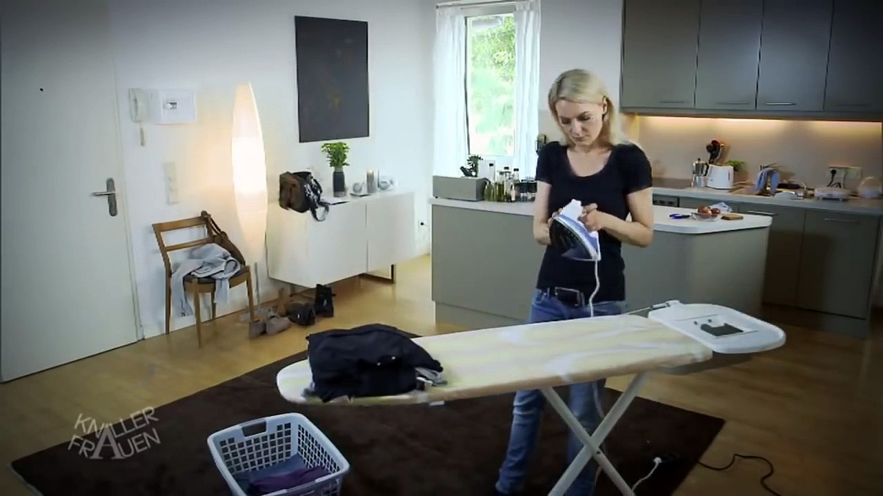 Ist das wirklich bügeleisen aus? | knallerfrauen mit martina hill