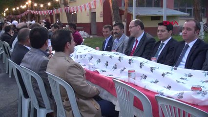 Sivas Yağmur Altında Poşetli İftar Hd