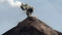 El volcán de Fuego sigue sin dar tregua en Guatemala