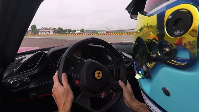 VÍDEO: A fondo con el Ferrari 488 Pista en Fiorano