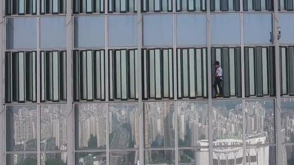 롯데타워 무단 등반..."남북화해 축하 위해" / YTN