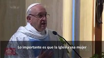 HOMILÍA DEL PAPA EN SANTA MARTA: LA IGLESIA ES FEMENINA El Papa Francisco en su Homilía en Santa Marta expresó que “la Iglesia es femenina”, “es madre” y cuan