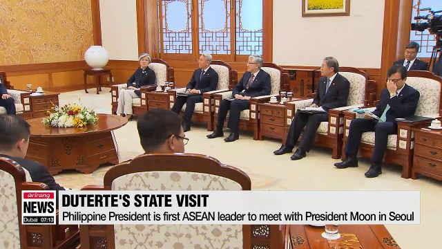 Presidents Moon and Duterte hold summit meeting at Blue House