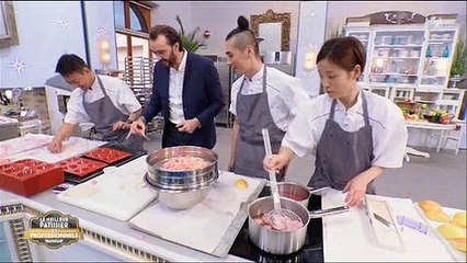 Cyril Lignac reste bouche bée en dégustant une compote de pommes de candidats - Regardez