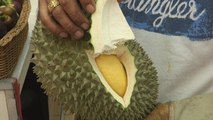 El durian, la fruta de olor sulfuroso que levanta odios y pasiones en Asia