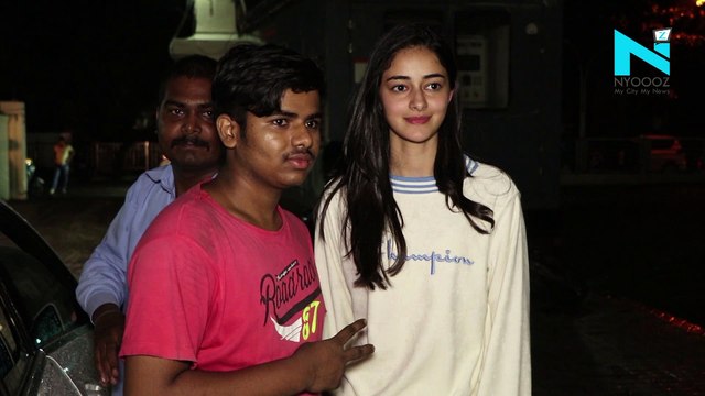 Fans click selfies with Ananya Pandey