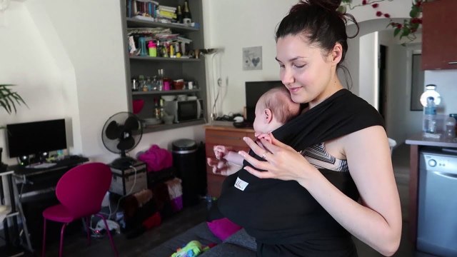 Juliana teste l'écharpe de portage : Je porte mon bébé