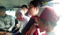 Video viral: siswa SD di Sinjai seberangi sungai demi sekolah - TomoNews