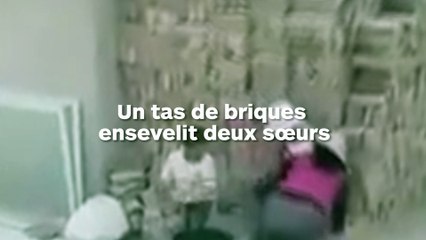 Un tas de briques recouvre deux soeurs
