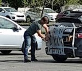 Insolite : Scotcher le coffre de sa voiture