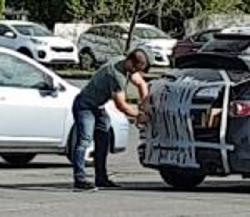 Insolite : Scotcher le coffre de sa voiture