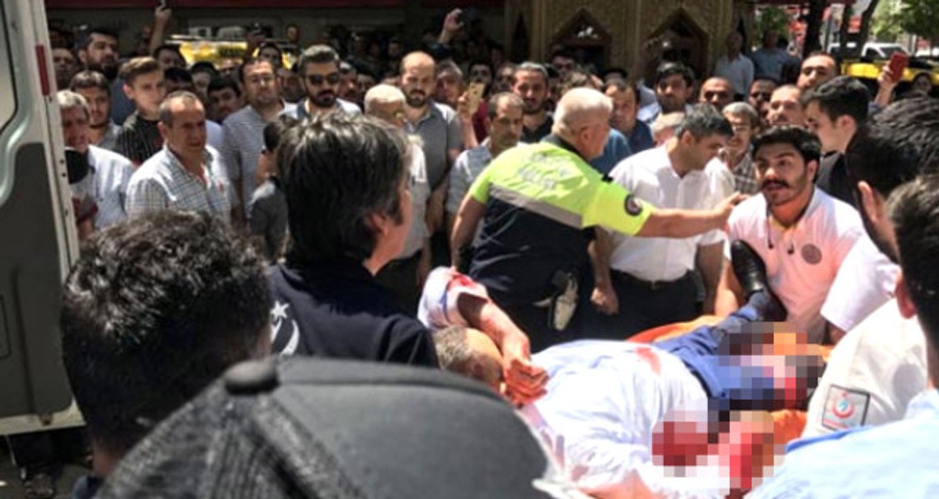 "Kızımı Taciz Ediyor" Deyip Silahla Vurdu, Vatandaşın Linç Etmek İstediği Taciz Zanlısını Polis Zor Kurtardı