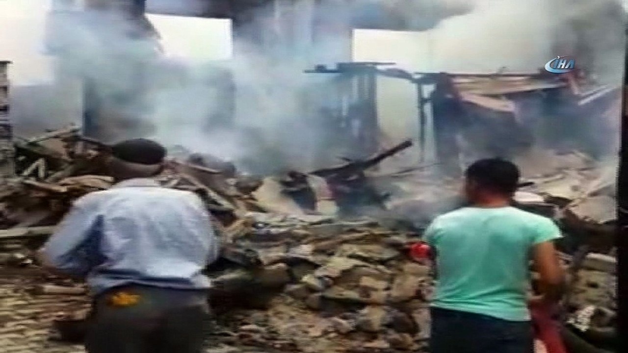 Kavacık Köyü'nde yangın paniği... Zehirlenen baba ve kızı hastaneye kaldırıldı